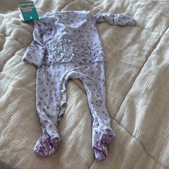 Posh peanut onesie - Picture 4 of 6